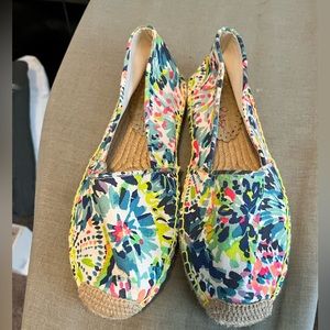 Lilly Pulitzer Lia Espadrilles in “Dive In” Print. Size 9.